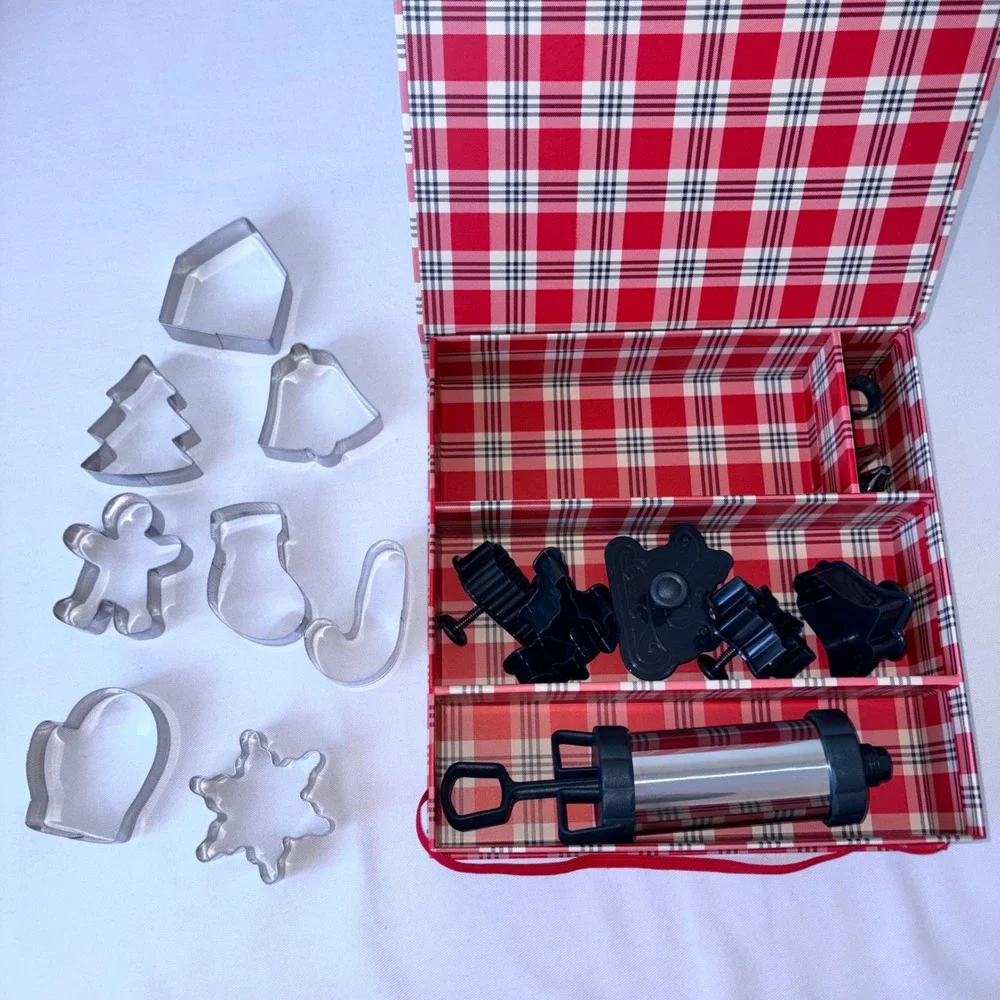 Hearth &‎ Hand Magnolia 18pc Cookie Decorating Kit Stainless Steel Christmas Red